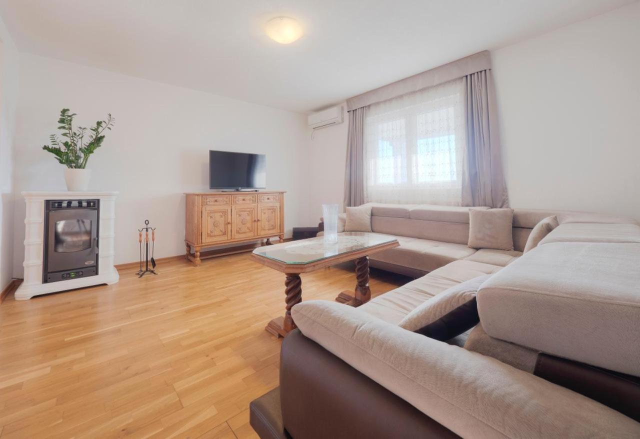 בודווה Apartments Branko מראה חיצוני תמונה